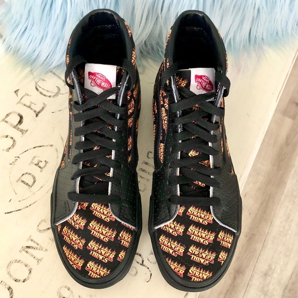 𝅺Vans X Stranger Things, Collab, Off The Wall, High Top Sneakers, Customs, 7.5 - Picture 2 of 14